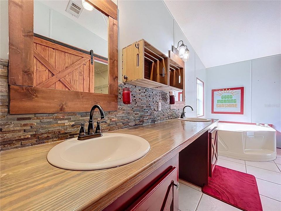 En Venta: $450,000 (4 camas, 2 baños, 2280 Pies cuadrados)