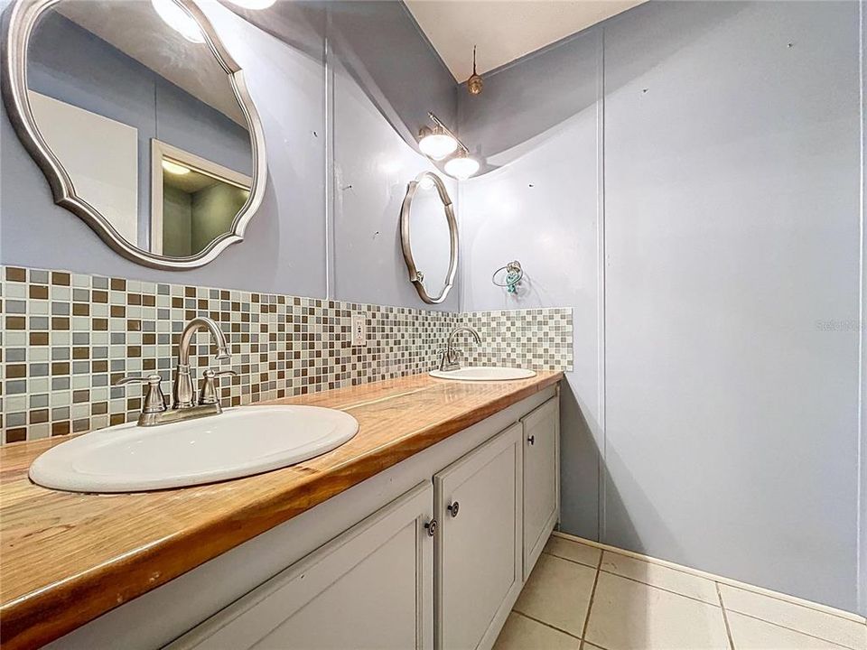 En Venta: $450,000 (4 camas, 2 baños, 2280 Pies cuadrados)