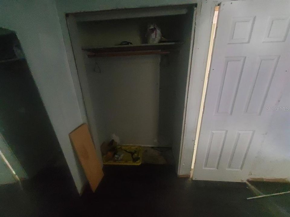 For Sale: $100,000 (2 beds, 1 baths, 756 Square Feet)