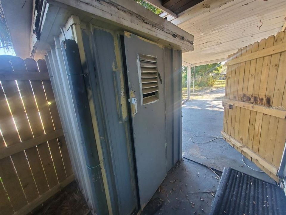 For Sale: $100,000 (2 beds, 1 baths, 756 Square Feet)