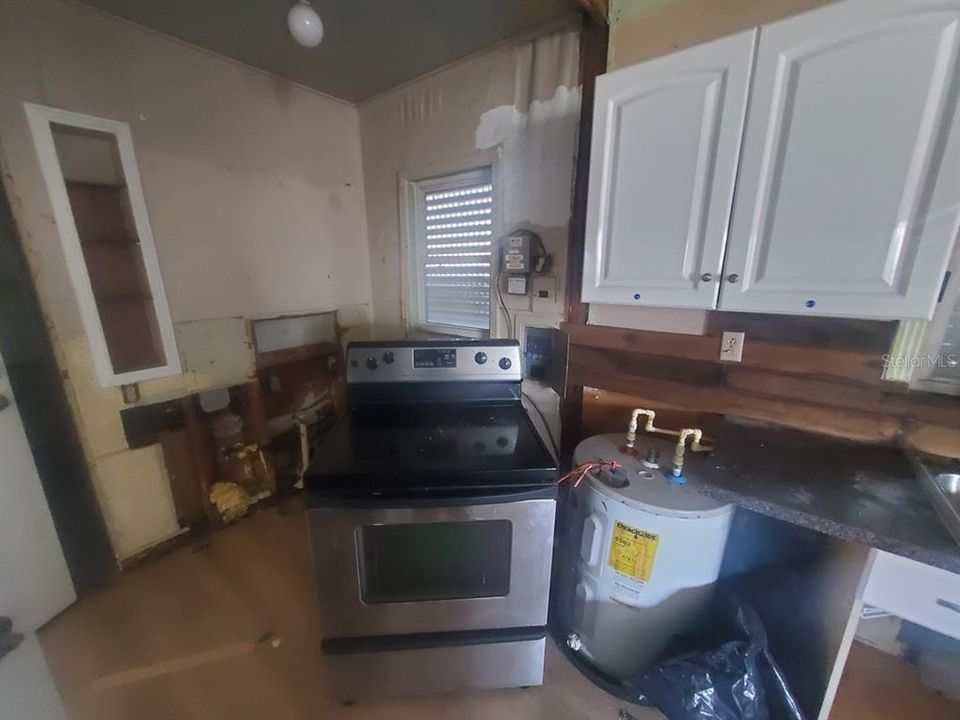 For Sale: $100,000 (2 beds, 1 baths, 756 Square Feet)