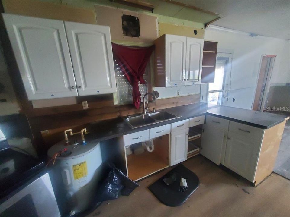 For Sale: $100,000 (2 beds, 1 baths, 756 Square Feet)