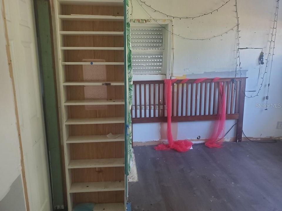 For Sale: $100,000 (2 beds, 1 baths, 756 Square Feet)