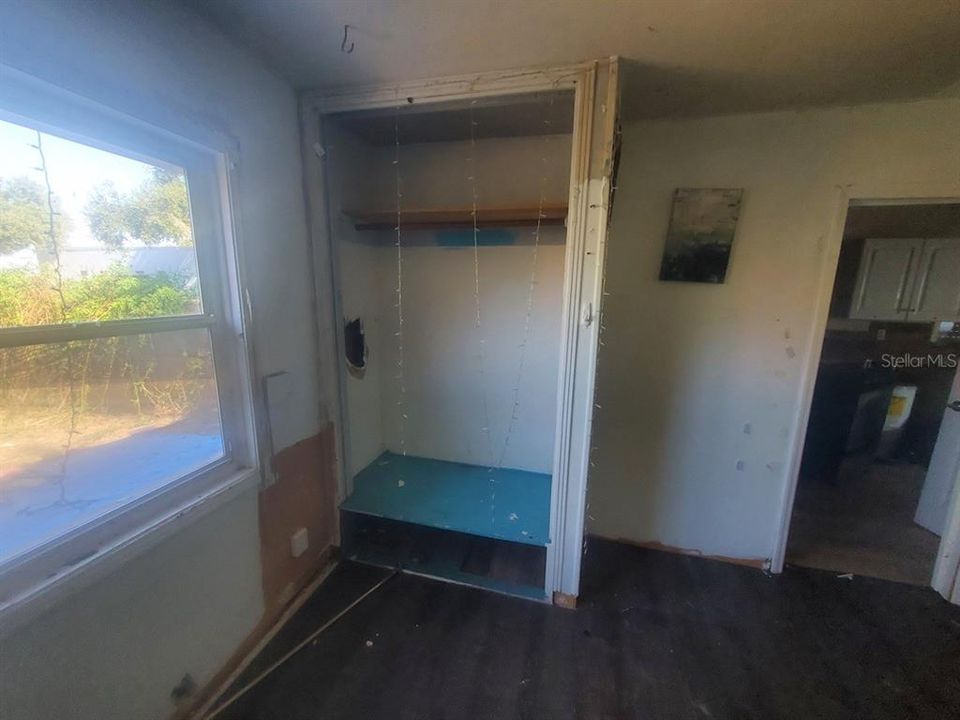 For Sale: $100,000 (2 beds, 1 baths, 756 Square Feet)