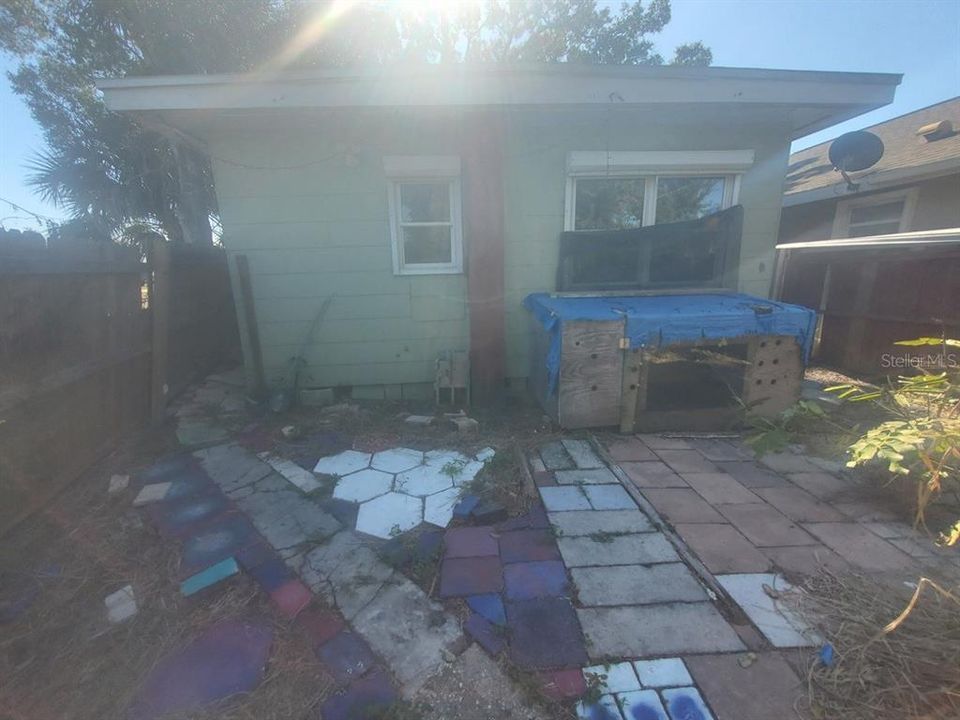 For Sale: $100,000 (2 beds, 1 baths, 756 Square Feet)