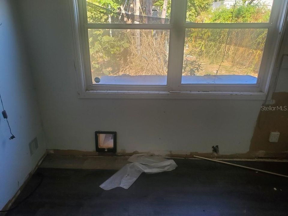 For Sale: $100,000 (2 beds, 1 baths, 756 Square Feet)