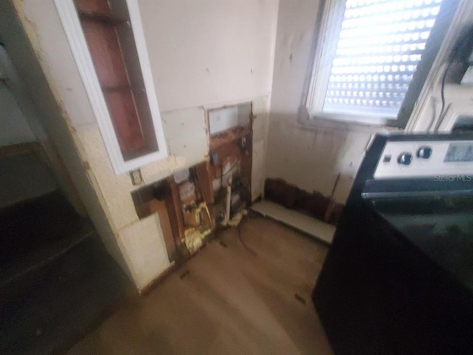 For Sale: $100,000 (2 beds, 1 baths, 756 Square Feet)