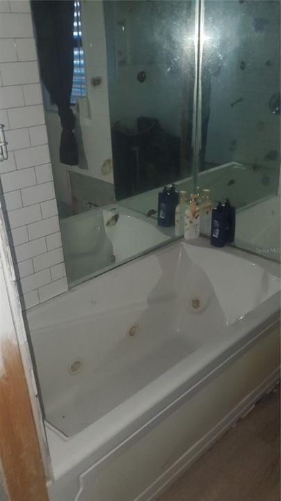 For Sale: $100,000 (2 beds, 1 baths, 756 Square Feet)