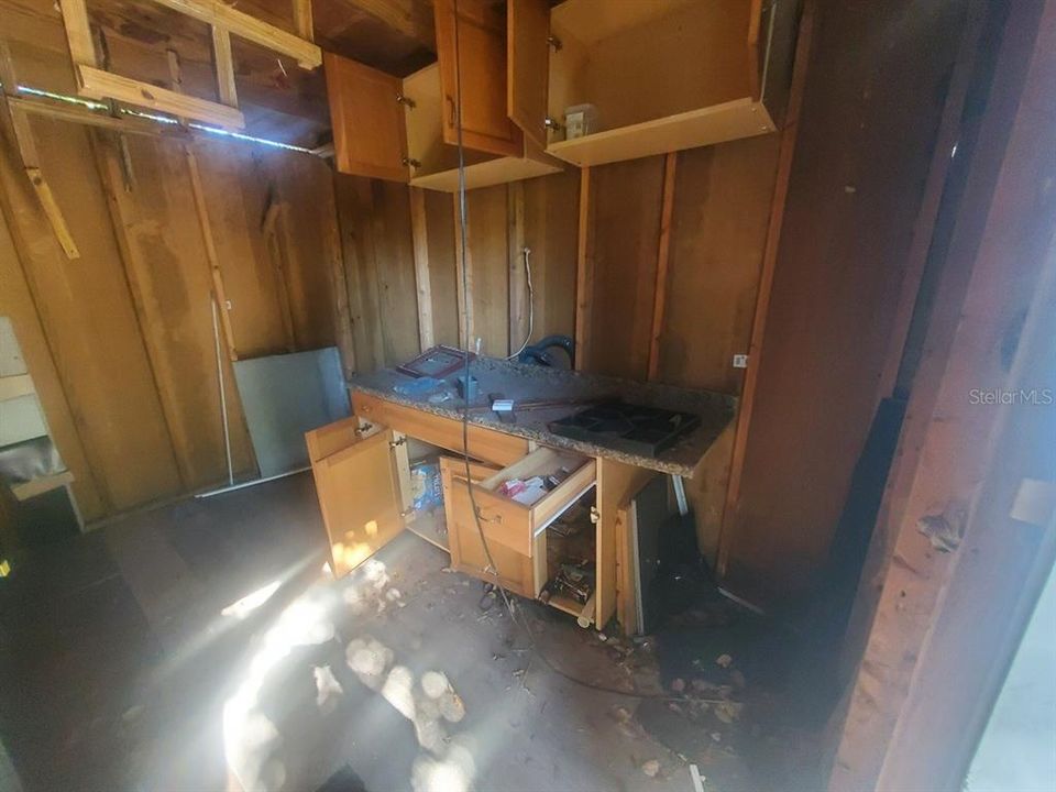 For Sale: $100,000 (2 beds, 1 baths, 756 Square Feet)