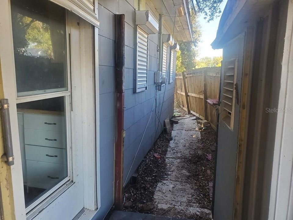 For Sale: $100,000 (2 beds, 1 baths, 756 Square Feet)