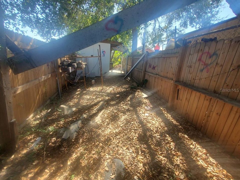 For Sale: $100,000 (2 beds, 1 baths, 756 Square Feet)