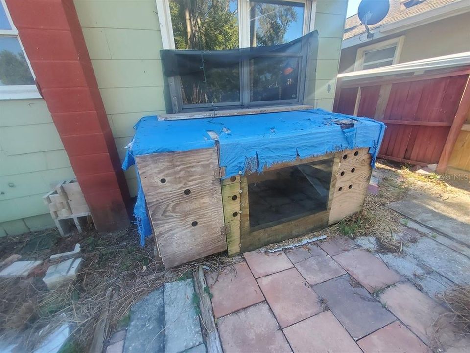 For Sale: $100,000 (2 beds, 1 baths, 756 Square Feet)