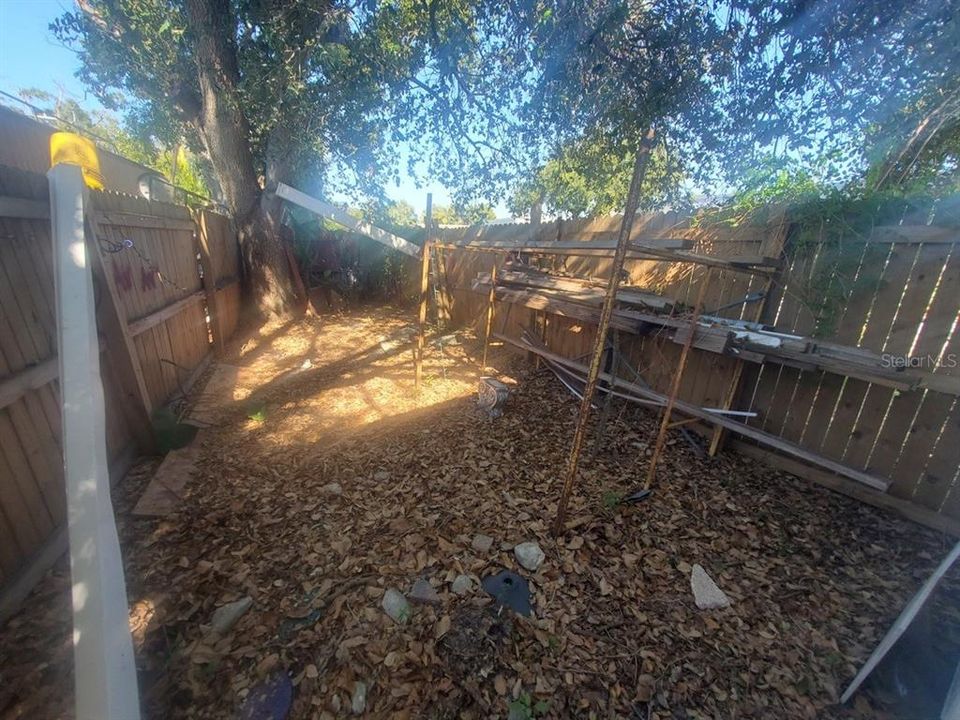 For Sale: $100,000 (2 beds, 1 baths, 756 Square Feet)