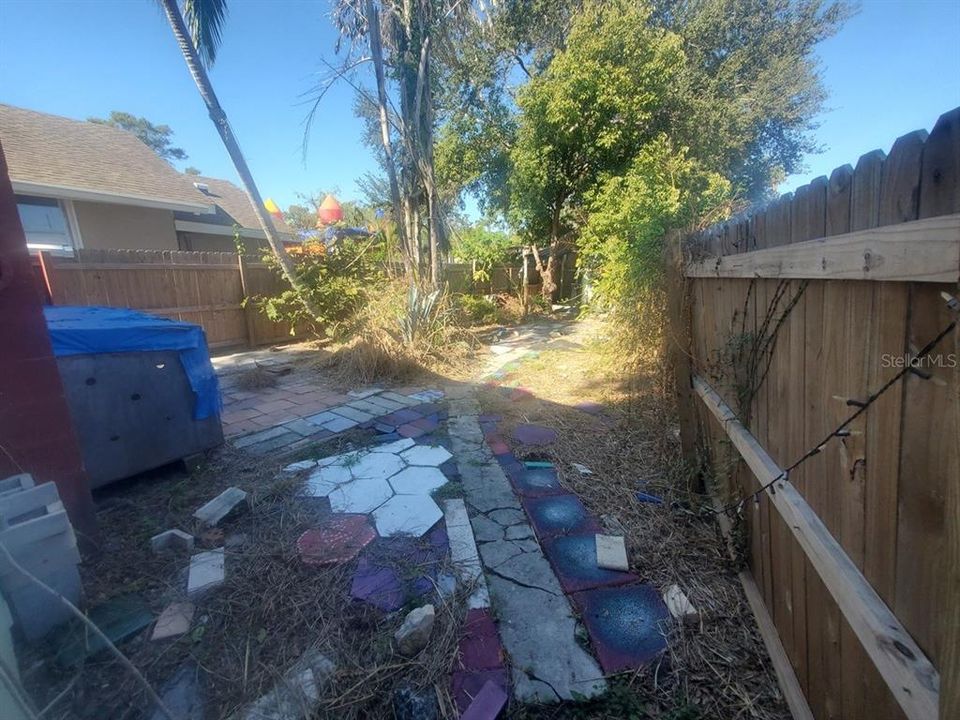 For Sale: $100,000 (2 beds, 1 baths, 756 Square Feet)