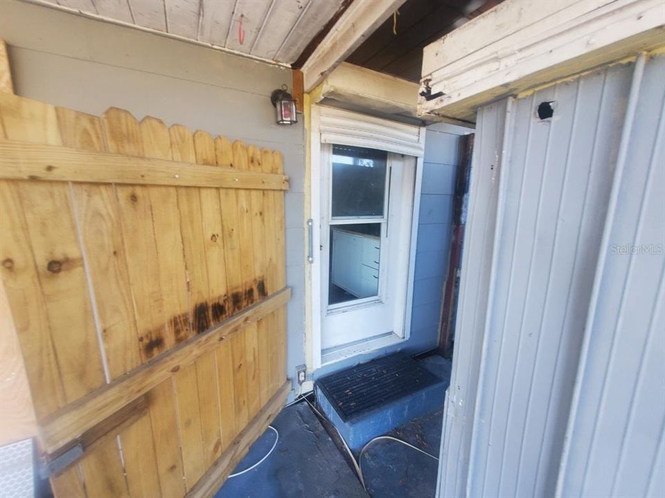 For Sale: $100,000 (2 beds, 1 baths, 756 Square Feet)