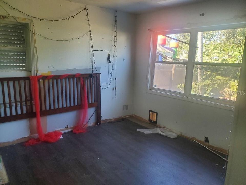 For Sale: $100,000 (2 beds, 1 baths, 756 Square Feet)