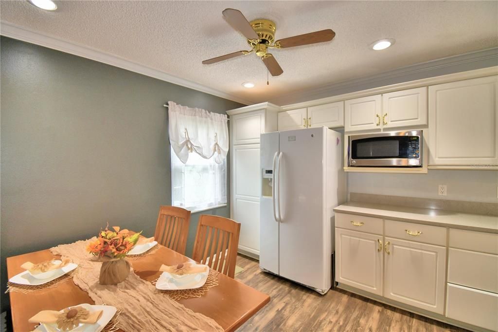 En Venta: $399,000 (3 camas, 2 baños, 1943 Pies cuadrados)