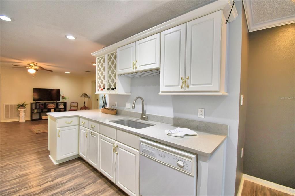 En Venta: $399,000 (3 camas, 2 baños, 1943 Pies cuadrados)