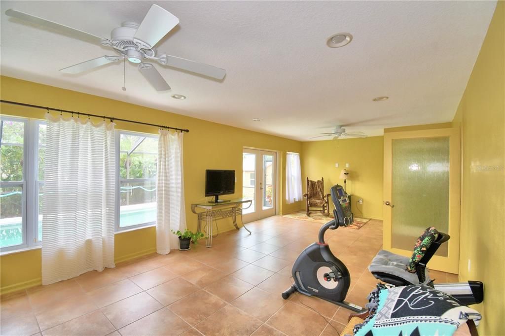 En Venta: $399,000 (3 camas, 2 baños, 1943 Pies cuadrados)