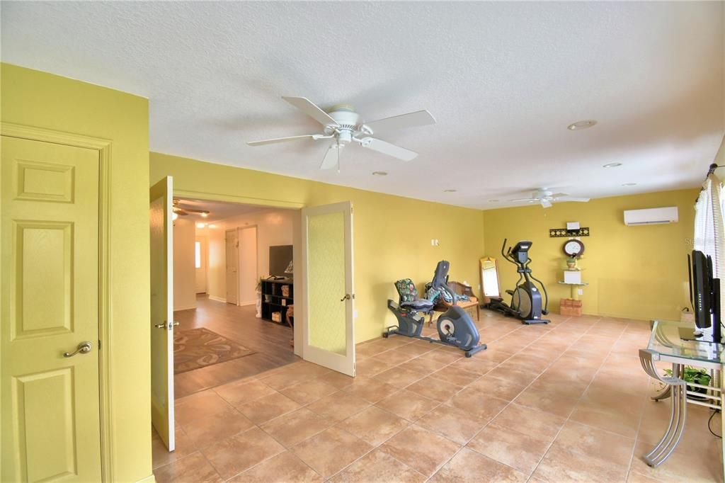 En Venta: $399,000 (3 camas, 2 baños, 1943 Pies cuadrados)