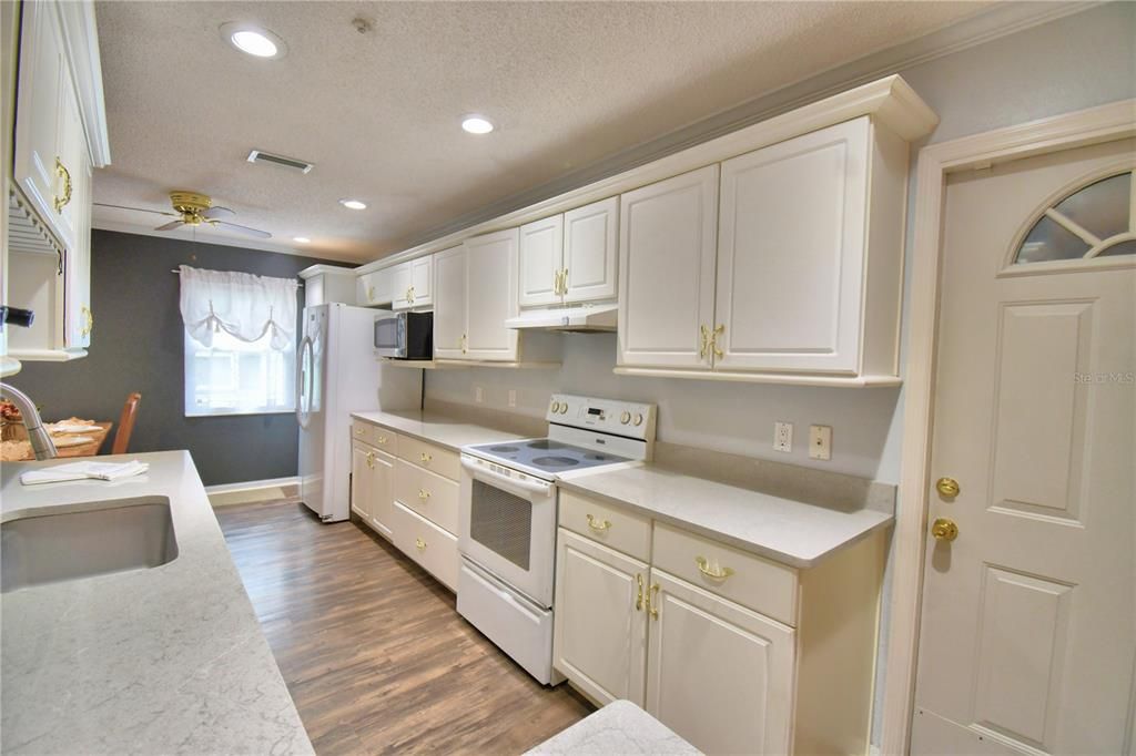 En Venta: $399,000 (3 camas, 2 baños, 1943 Pies cuadrados)