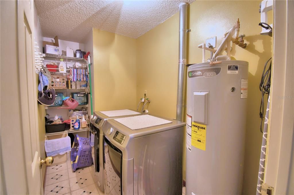 En Venta: $399,000 (3 camas, 2 baños, 1943 Pies cuadrados)