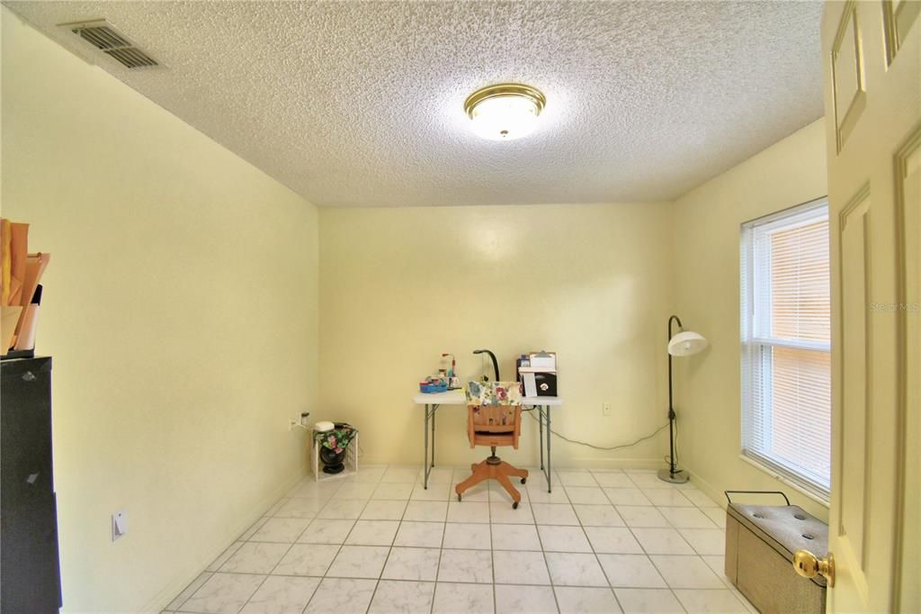 En Venta: $399,000 (3 camas, 2 baños, 1943 Pies cuadrados)