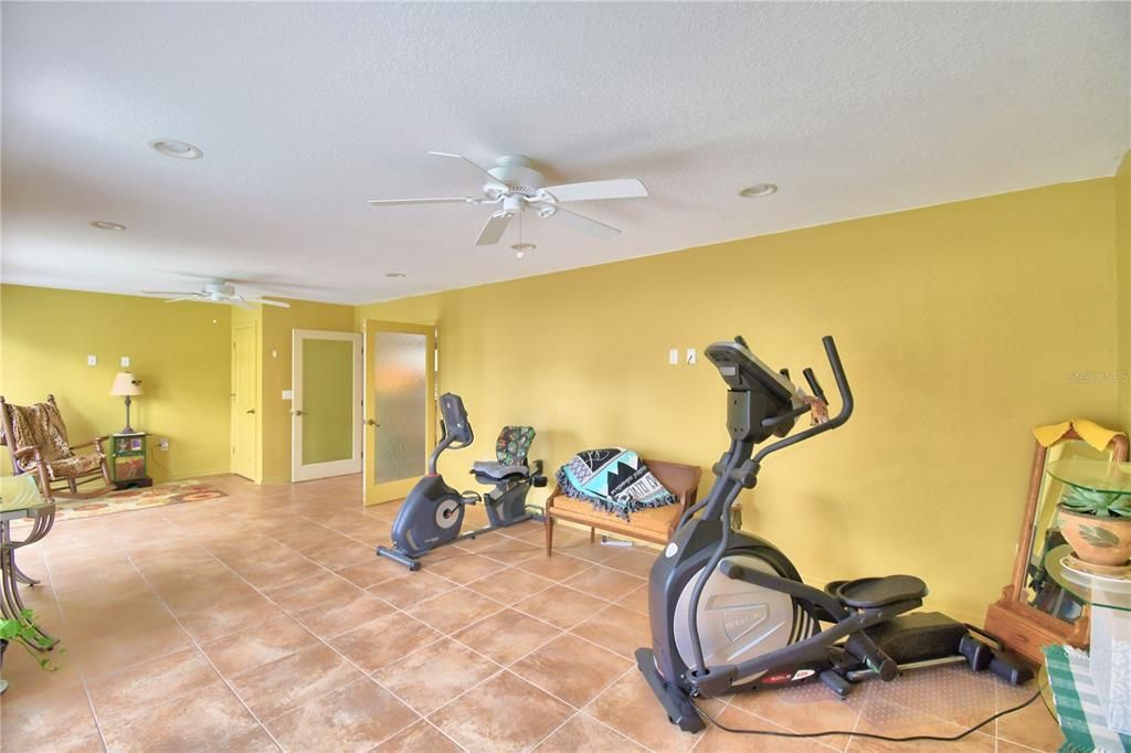 En Venta: $399,000 (3 camas, 2 baños, 1943 Pies cuadrados)