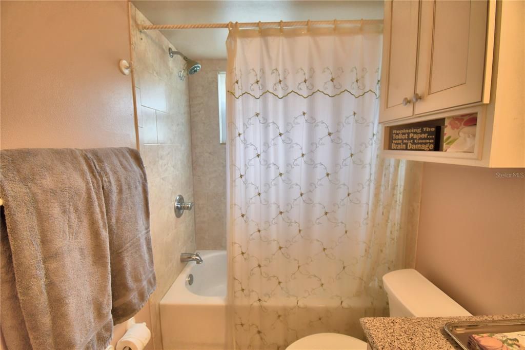 En Venta: $399,000 (3 camas, 2 baños, 1943 Pies cuadrados)