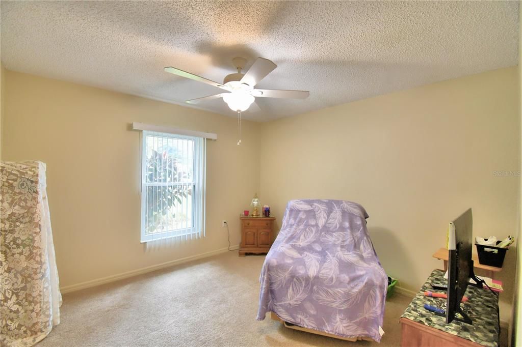 En Venta: $399,000 (3 camas, 2 baños, 1943 Pies cuadrados)