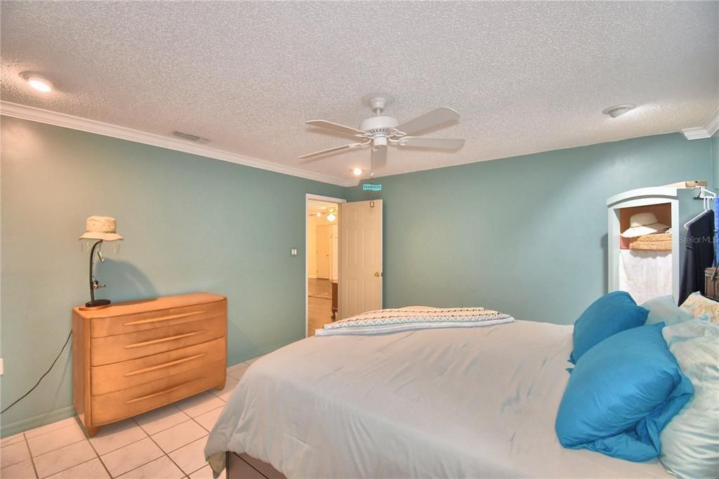 En Venta: $399,000 (3 camas, 2 baños, 1943 Pies cuadrados)