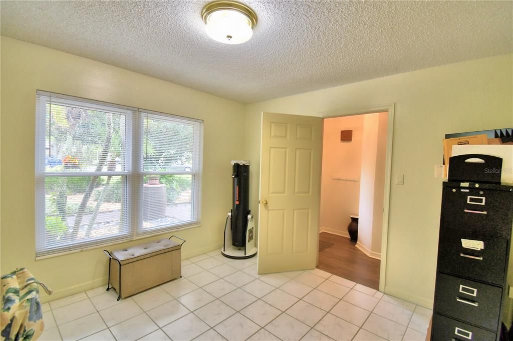 En Venta: $399,000 (3 camas, 2 baños, 1943 Pies cuadrados)