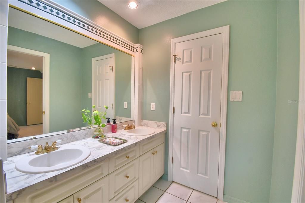 En Venta: $399,000 (3 camas, 2 baños, 1943 Pies cuadrados)