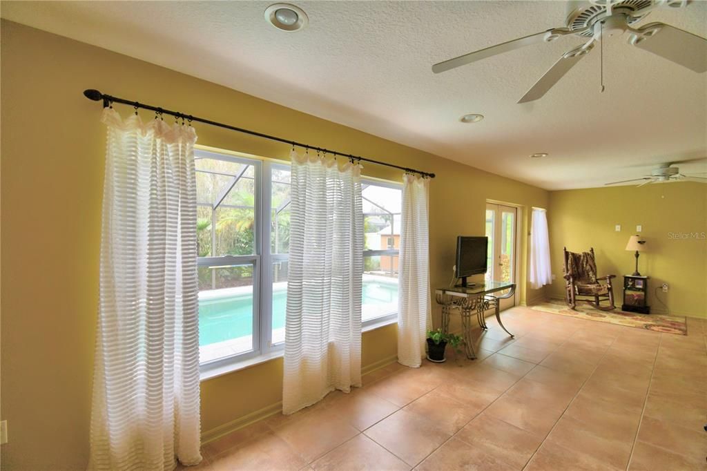 En Venta: $399,000 (3 camas, 2 baños, 1943 Pies cuadrados)