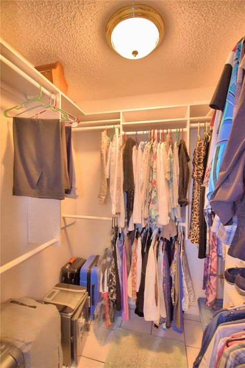 En Venta: $399,000 (3 camas, 2 baños, 1943 Pies cuadrados)