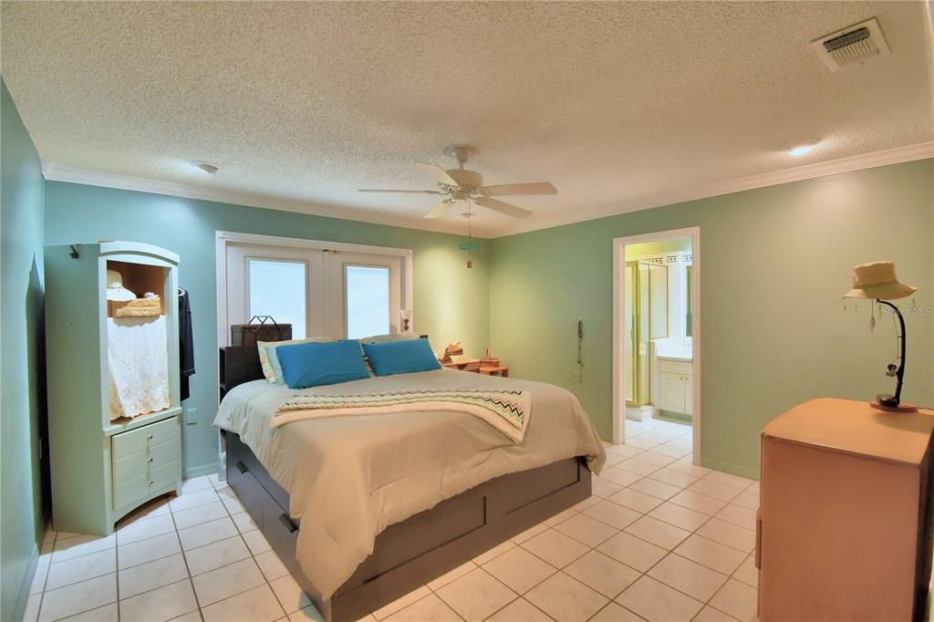 En Venta: $399,000 (3 camas, 2 baños, 1943 Pies cuadrados)