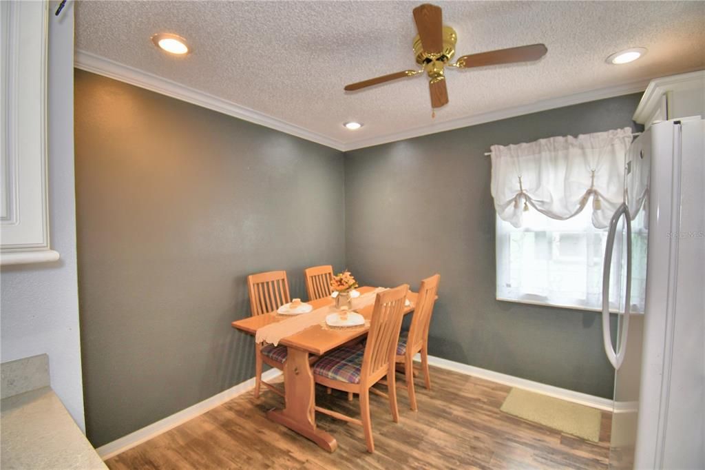 En Venta: $399,000 (3 camas, 2 baños, 1943 Pies cuadrados)