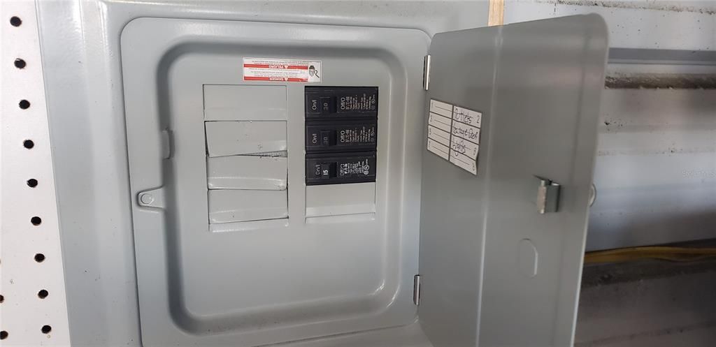 待售: $450,000 (3 贝兹, 2 浴室, 2034 平方英尺)