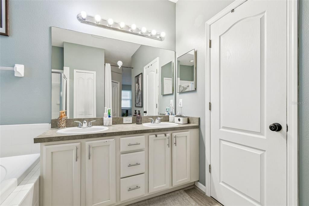 待售: $599,900 (4 贝兹, 3 浴室, 2206 平方英尺)