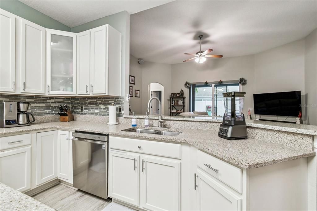 待售: $599,900 (4 贝兹, 3 浴室, 2206 平方英尺)