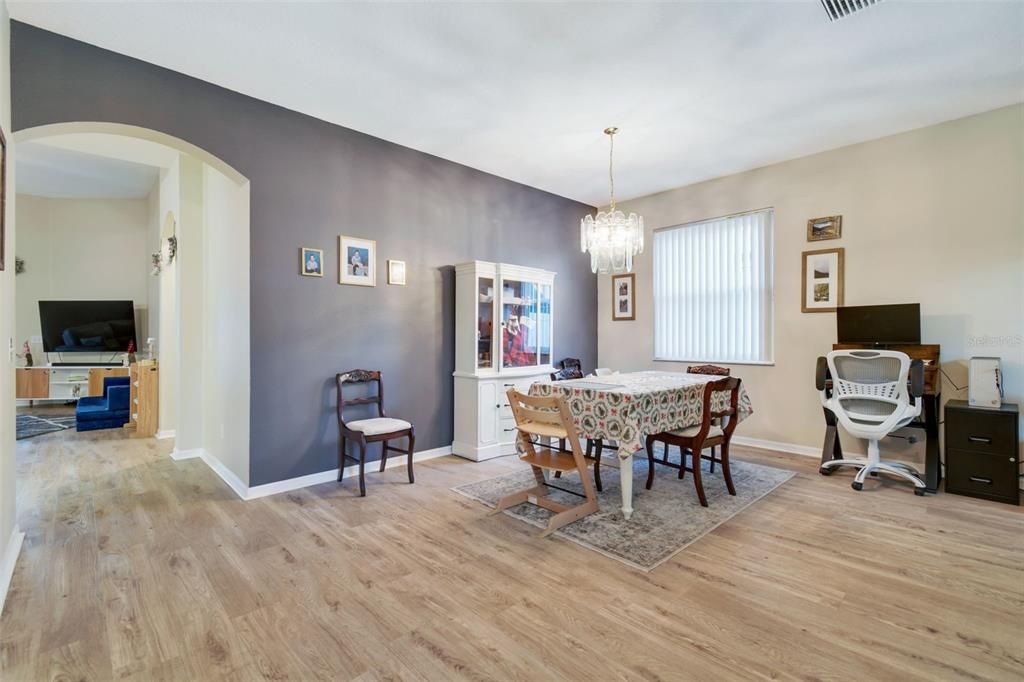 待售: $599,900 (4 贝兹, 3 浴室, 2206 平方英尺)