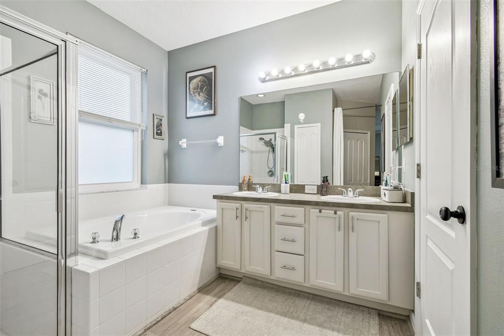 待售: $599,900 (4 贝兹, 3 浴室, 2206 平方英尺)