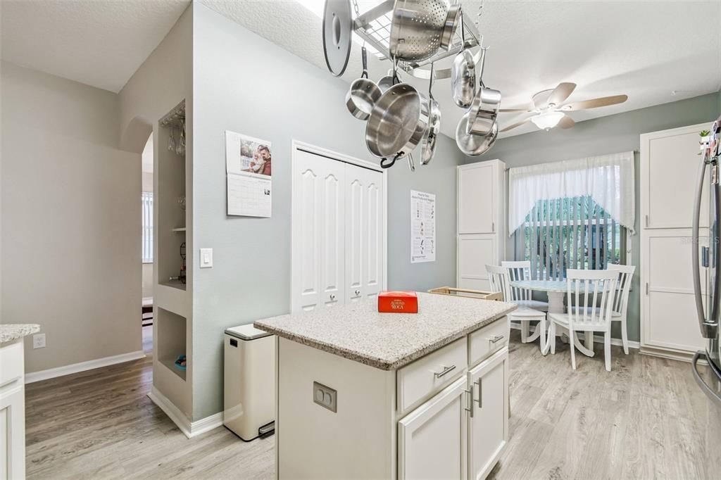 待售: $599,900 (4 贝兹, 3 浴室, 2206 平方英尺)