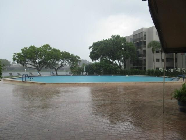 待售: $96,000 (1 贝兹, 1 浴室, 680 平方英尺)