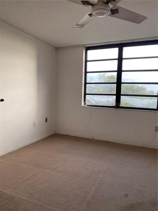 待售: $96,000 (1 贝兹, 1 浴室, 680 平方英尺)