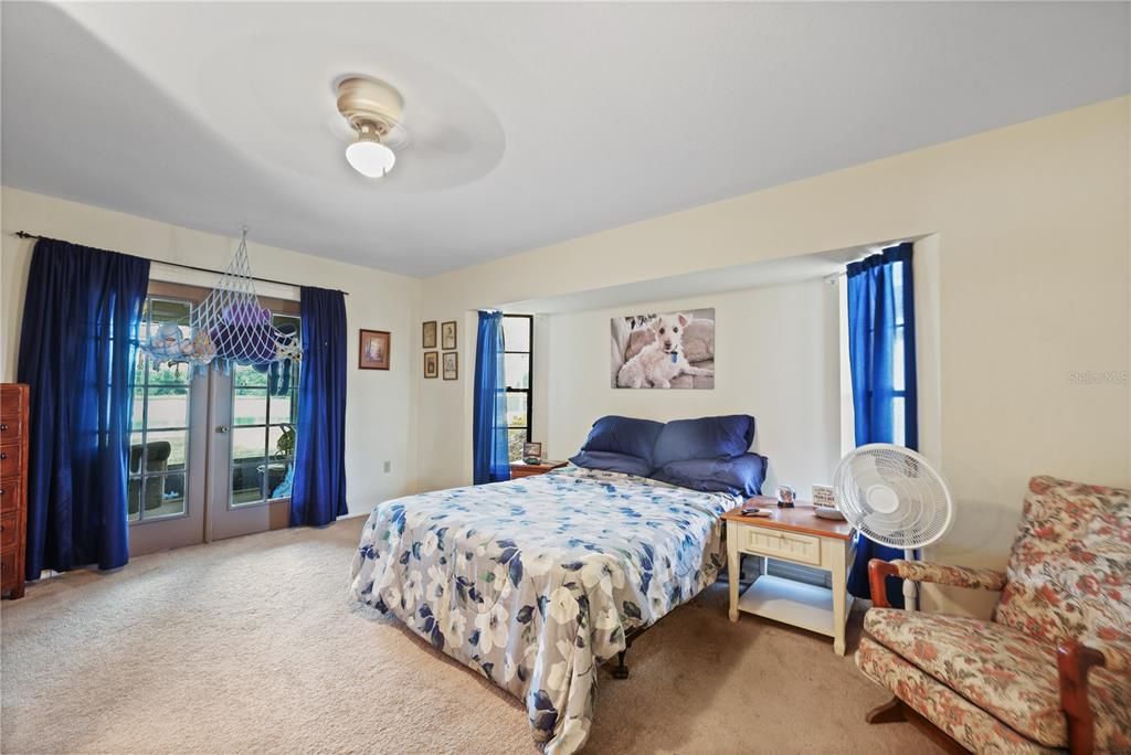 For Sale: $349,000 (3 beds, 2 baths, 1834 Square Feet)