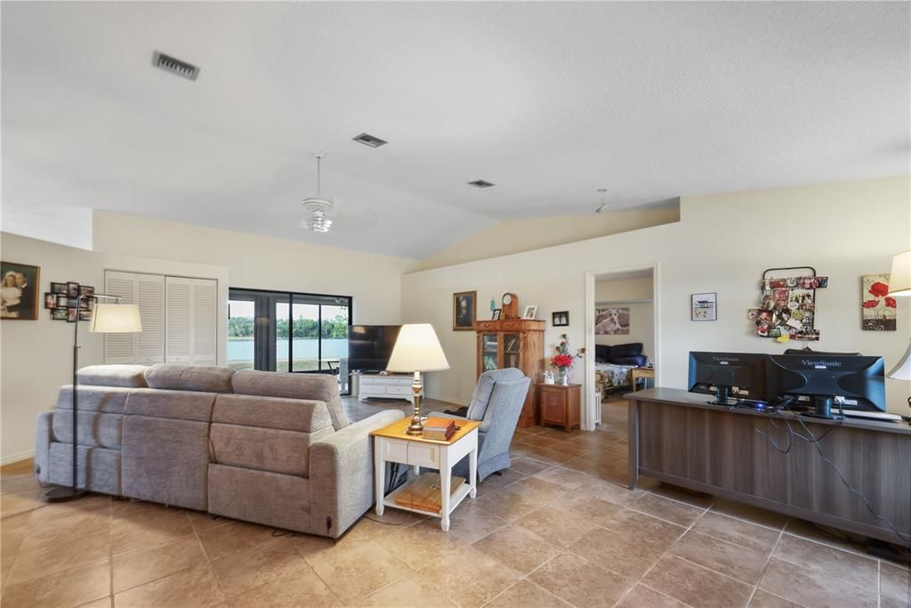 For Sale: $349,000 (3 beds, 2 baths, 1834 Square Feet)