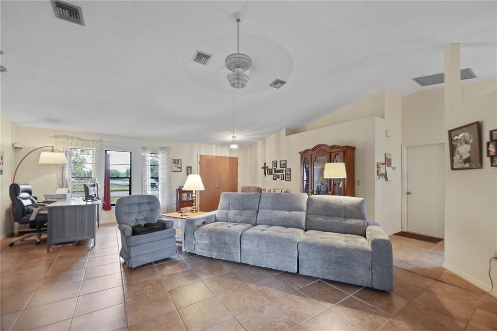For Sale: $349,000 (3 beds, 2 baths, 1834 Square Feet)