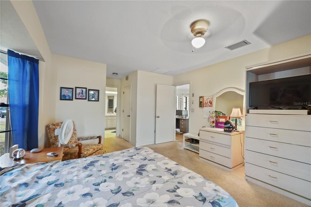 For Sale: $349,000 (3 beds, 2 baths, 1834 Square Feet)