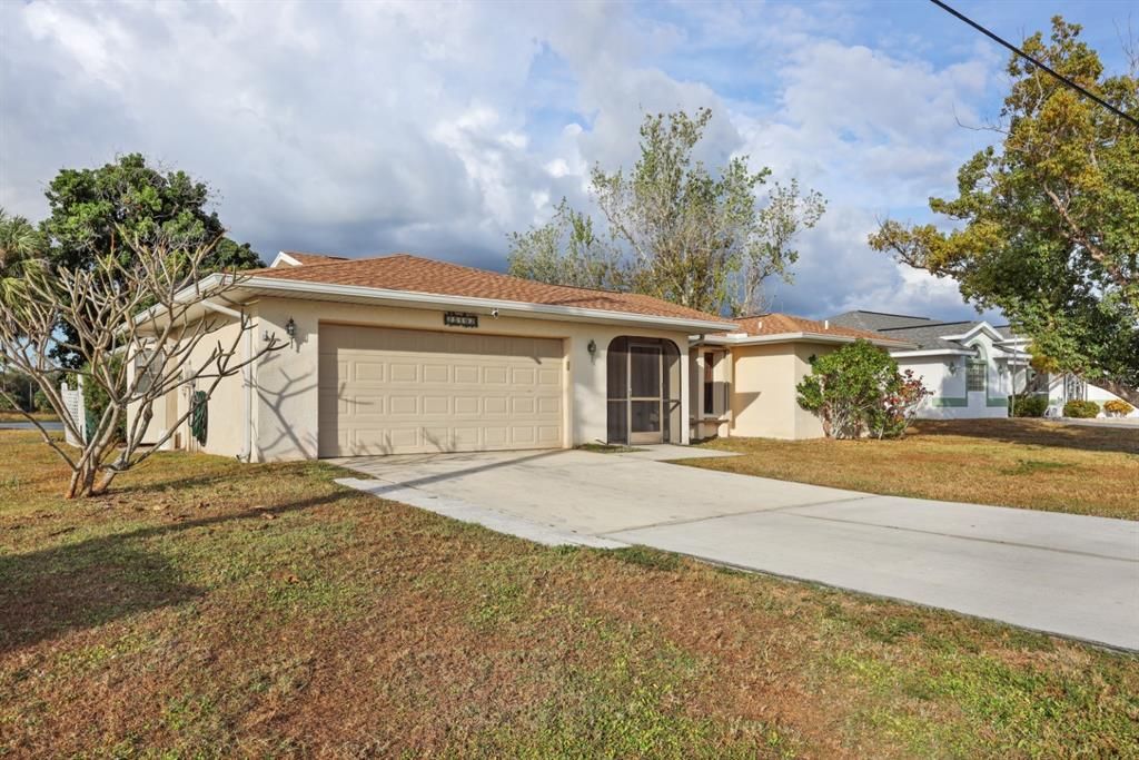 For Sale: $349,000 (3 beds, 2 baths, 1834 Square Feet)
